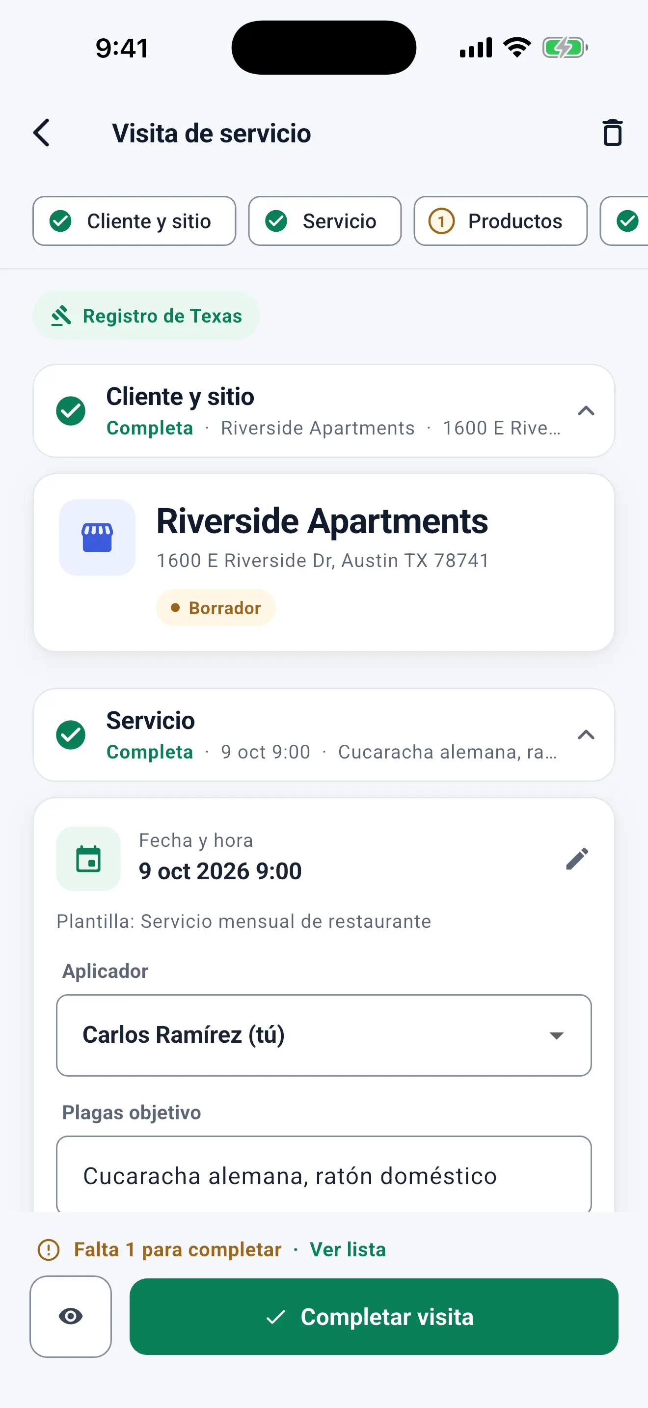 Visita de servicio para Riverside Apartments, registro de Texas, dividida en secciones (Cliente y sitio, Servicio, Productos) con su estado, y "Falta 1 para completar · Ver lista" sobre Completar visita.